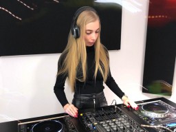 Dj урок в школе диджеев - Подарки в Екатеринбурге, подарочные сертификаты | интернет-магазин подарков с доставкой